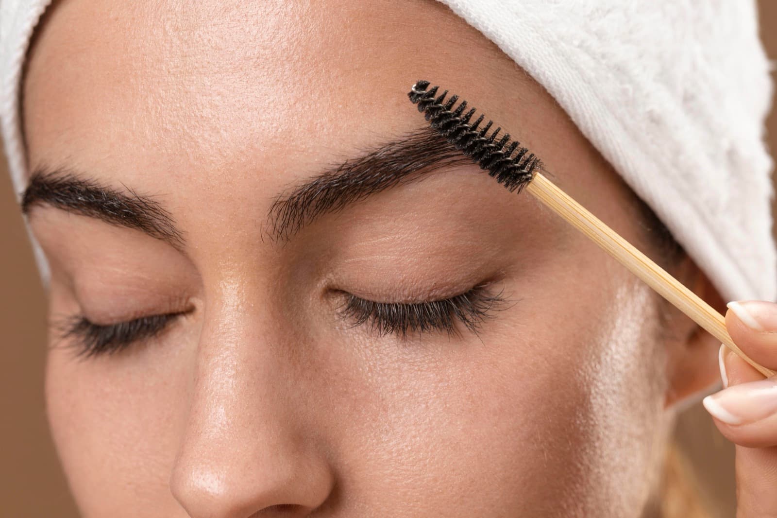 Browlifting München | Perfekte Augenbrauen | MoreBeauty